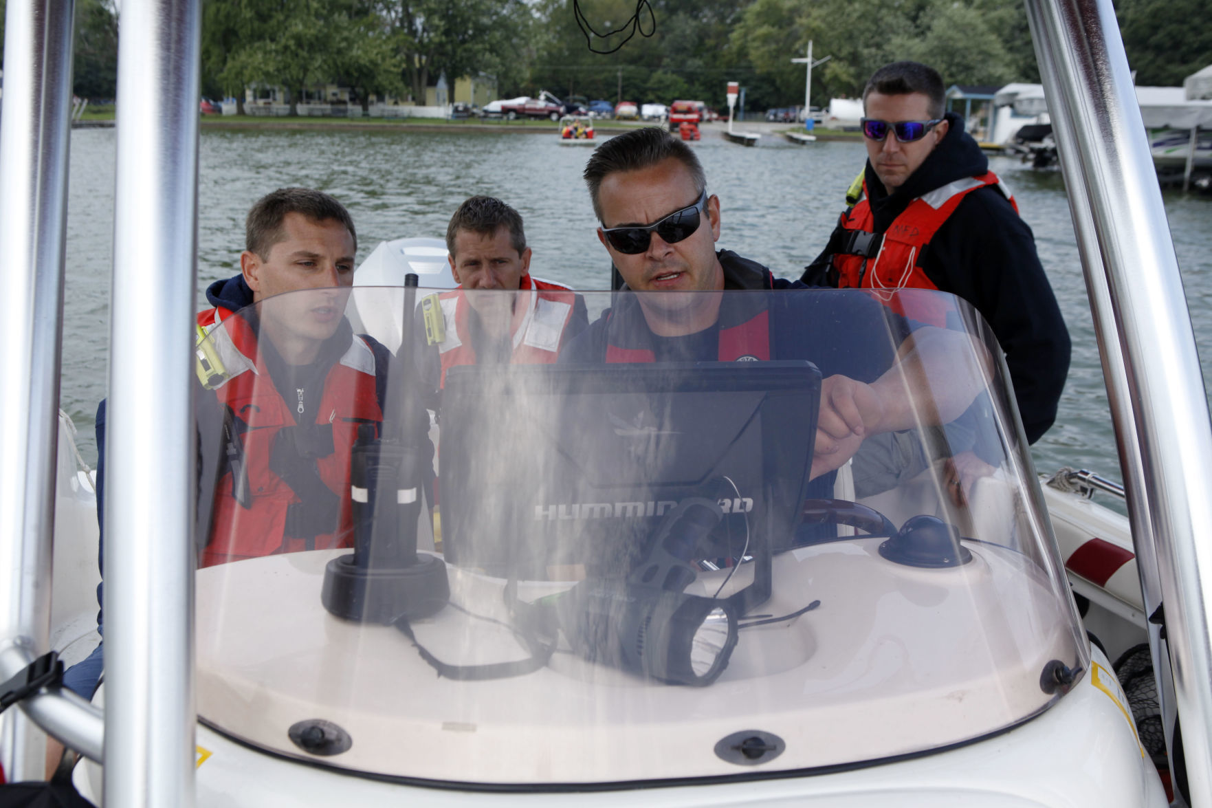 Dive crews train on Cedar Lake